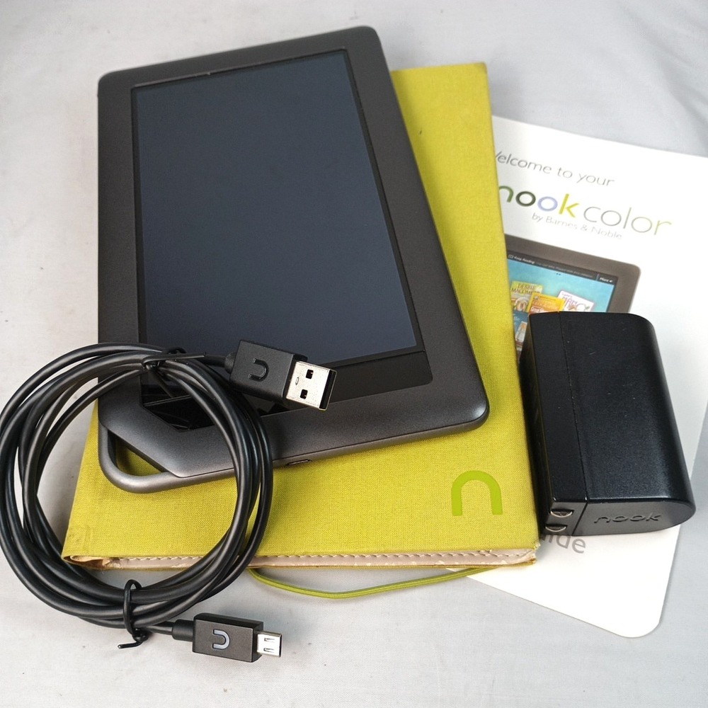 Barnes & Noble Nook Color BNRV200 7" eReader Tablet WiFi USB Cable Bundle